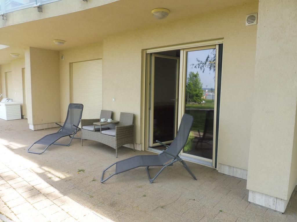 Ferienwohnung Azur Apartman Velence Exterior foto