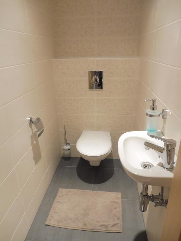 Ferienwohnung Azur Apartman Velence Exterior foto