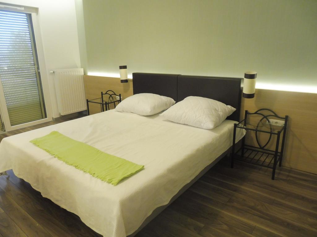 Ferienwohnung Azur Apartman Velence Exterior foto