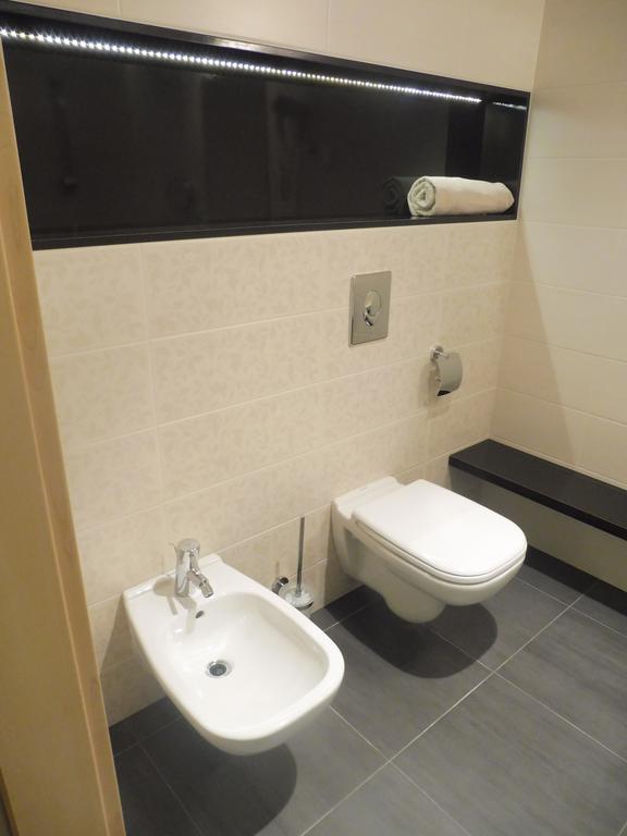 Ferienwohnung Azur Apartman Velence Exterior foto