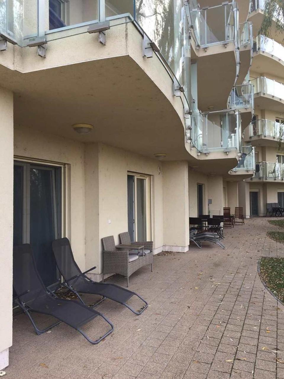 Ferienwohnung Azur Apartman Velence Exterior foto