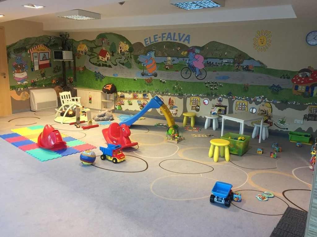 Ferienwohnung Azur Apartman Velence Exterior foto