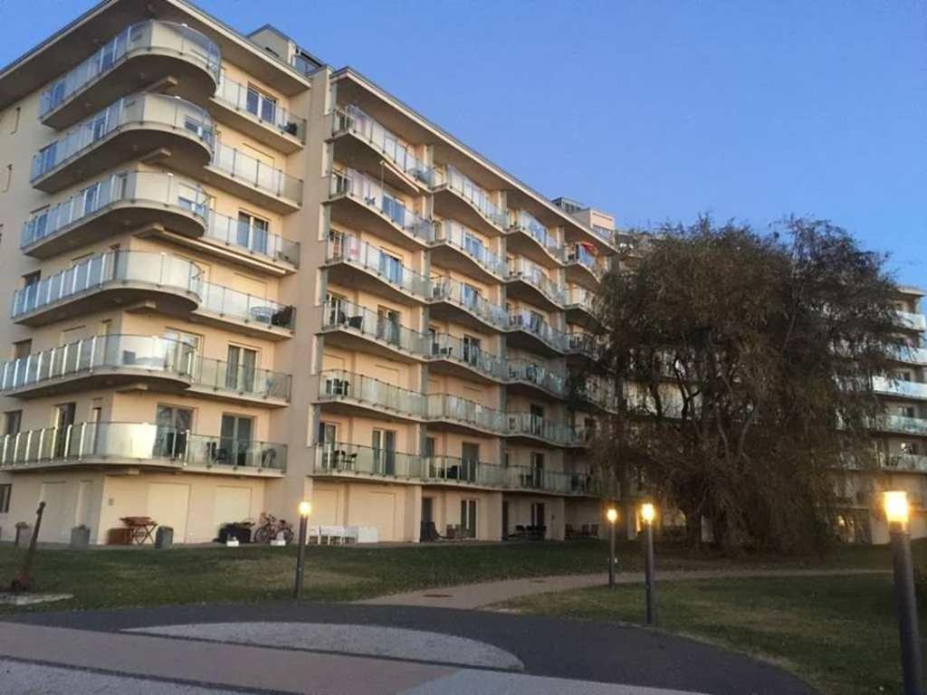 Ferienwohnung Azur Apartman Velence Exterior foto
