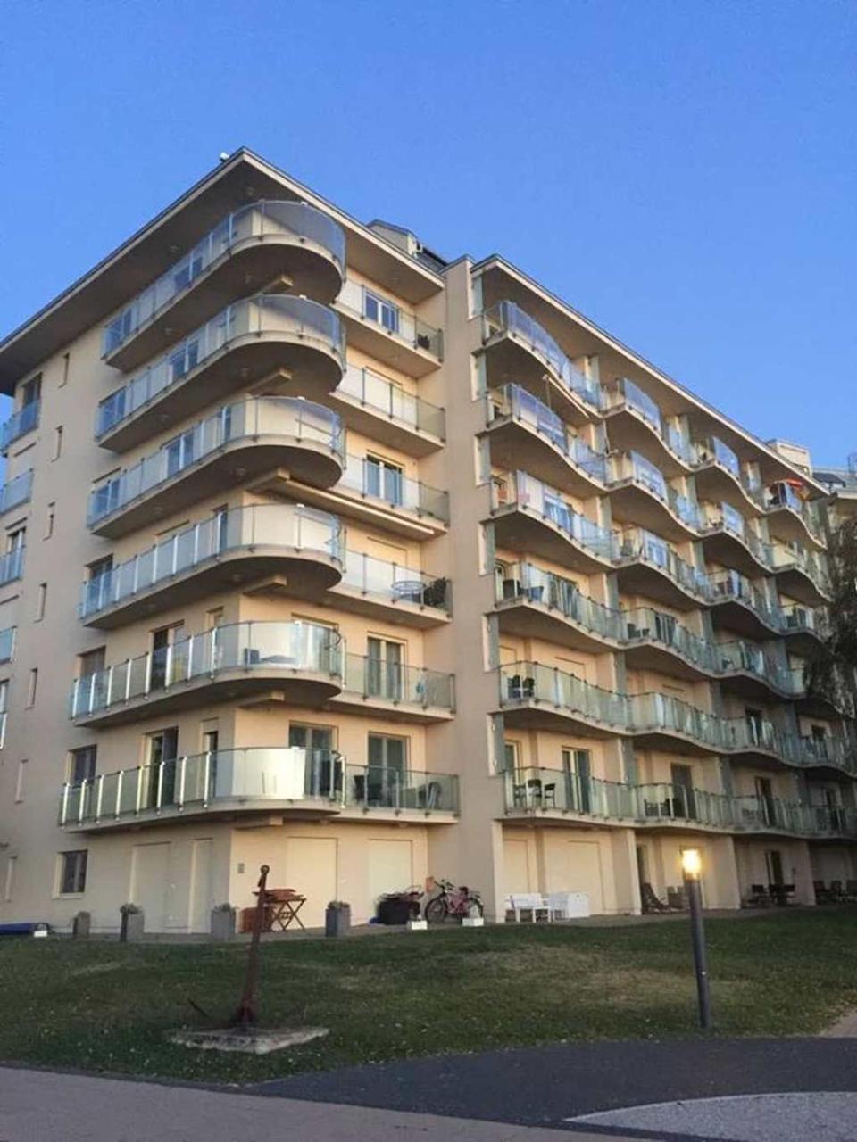 Ferienwohnung Azur Apartman Velence Exterior foto